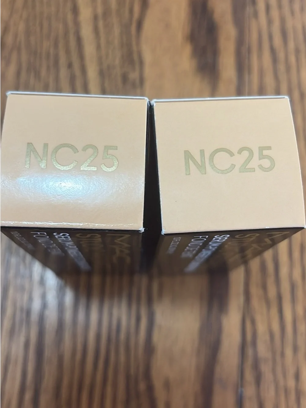 MAC Studio Radiance Serum-Powered Foundation NC25 - Black & Gold Packaging